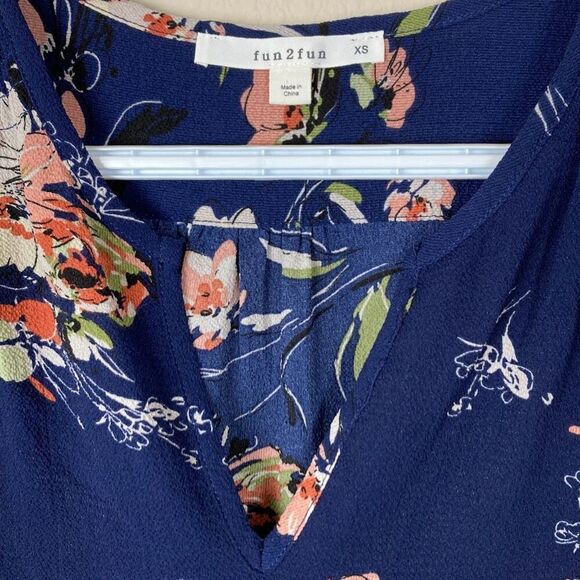 Fun2Fun Navy Floral Split Neck Kenmore Pullover Blouse Size XS (N2) - Picture 3 of 9